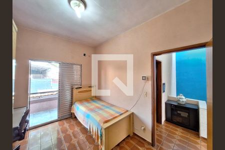 Casa à venda com 250m², 3 quartos e 4 vagas Casa à venda com 250m², 3 quartos e 4 vagasQuarto 2