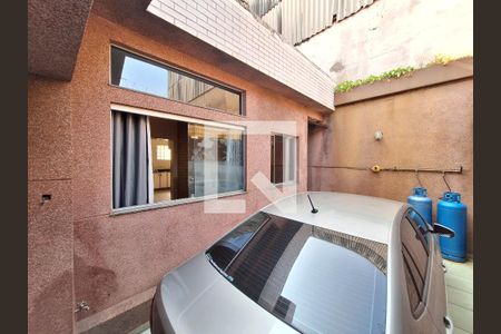 Casa à venda com 250m², 3 quartos e 4 vagas Casa à venda com 250m², 3 quartos e 4 vagasGaragem