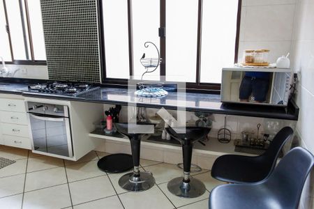 Casa à venda com 198m², 4 quartos e 4 vagas Casa à venda com 198m², 4 quartos e 4 vagascozinha