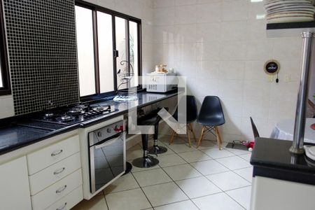 Casa à venda com 198m², 4 quartos e 4 vagas Casa à venda com 198m², 4 quartos e 4 vagascozinha