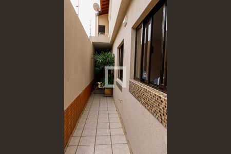 Casa à venda com 198m², 4 quartos e 4 vagas Casa à venda com 198m², 4 quartos e 4 vagasCorredor