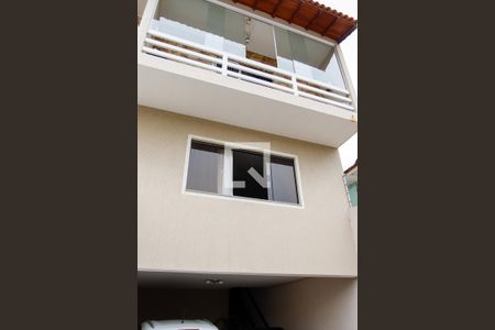Casa à venda com 198m², 4 quartos e 4 vagas Casa à venda com 198m², 4 quartos e 4 vagasFachada