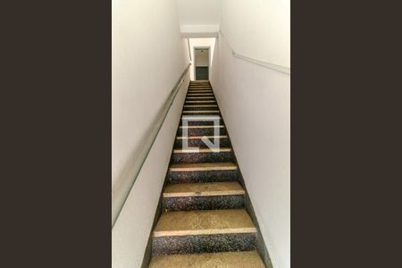 Casa para alugar com 45m², 1 quarto e sem vagaEscada de Entrada