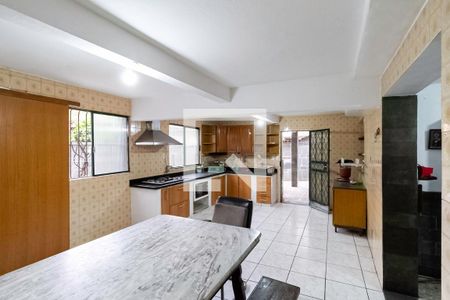 Casa à venda com 238m², 6 quartos e 5 vagas Casa à venda com 238m², 6 quartos e 5 vagasCozinha