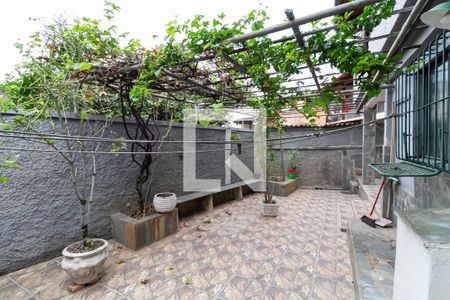 Casa à venda com 238m², 6 quartos e 5 vagas Casa à venda com 238m², 6 quartos e 5 vagasQuintal