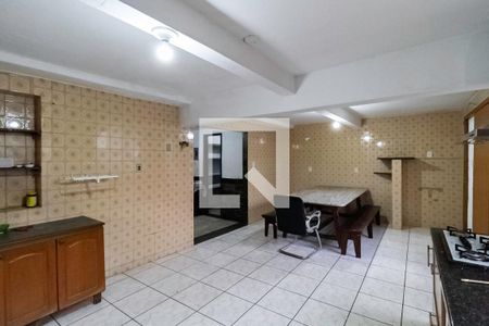 Casa à venda com 238m², 6 quartos e 5 vagas Casa à venda com 238m², 6 quartos e 5 vagasCozinha