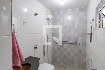 Casa à venda com 238m², 6 quartos e 5 vagas Casa à venda com 238m², 6 quartos e 5 vagasBanheiro social 2