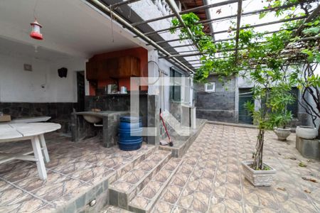 Casa à venda com 238m², 6 quartos e 5 vagas Casa à venda com 238m², 6 quartos e 5 vagasQuintal