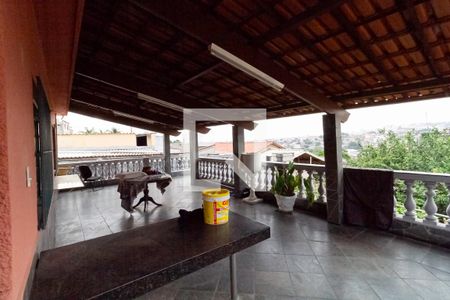 Casa à venda com 238m², 6 quartos e 5 vagas Casa à venda com 238m², 6 quartos e 5 vagasÁrea externa