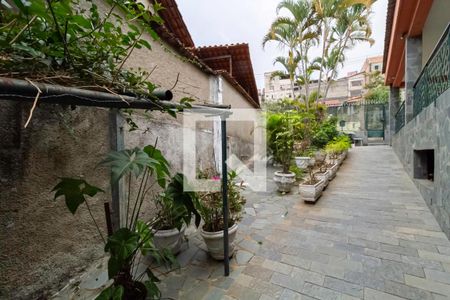 Casa à venda com 238m², 6 quartos e 5 vagas Casa à venda com 238m², 6 quartos e 5 vagasQuintal