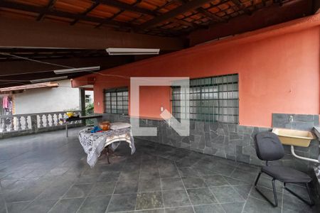 Casa à venda com 238m², 6 quartos e 5 vagas Casa à venda com 238m², 6 quartos e 5 vagasÁrea externa