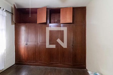 Casa à venda com 238m², 6 quartos e 5 vagas Casa à venda com 238m², 6 quartos e 5 vagasQuarto 3