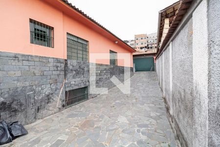 Casa à venda com 238m², 6 quartos e 5 vagas Casa à venda com 238m², 6 quartos e 5 vagasGaragem