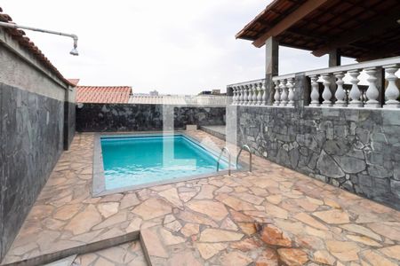 Casa à venda com 238m², 6 quartos e 5 vagas Casa à venda com 238m², 6 quartos e 5 vagasPiscina