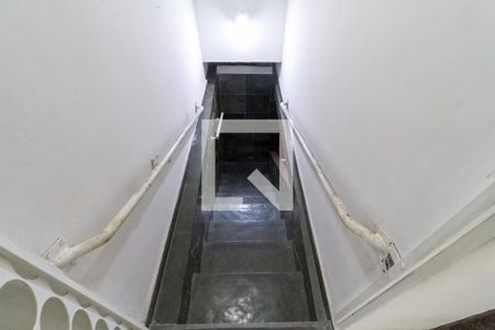 Casa à venda com 238m², 6 quartos e 5 vagas Casa à venda com 238m², 6 quartos e 5 vagasEscada