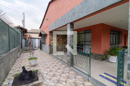 Casa à venda com 238m², 6 quartos e 5 vagas Casa à venda com 238m², 6 quartos e 5 vagasFachada