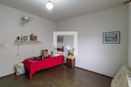 Casa à venda com 238m², 6 quartos e 5 vagas Casa à venda com 238m², 6 quartos e 5 vagasQuarto 2