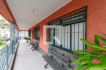 Casa à venda com 238m², 6 quartos e 5 vagas Casa à venda com 238m², 6 quartos e 5 vagasÁrea externa