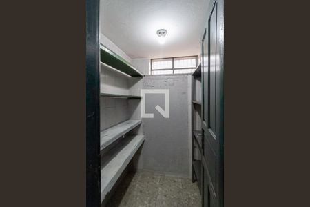 Casa à venda com 238m², 6 quartos e 5 vagas Casa à venda com 238m², 6 quartos e 5 vagasDespensa