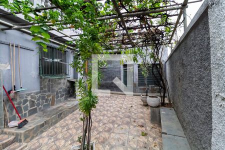 Casa à venda com 238m², 6 quartos e 5 vagas Casa à venda com 238m², 6 quartos e 5 vagasQuintal