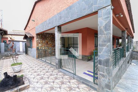 Casa à venda com 238m², 6 quartos e 5 vagas Casa à venda com 238m², 6 quartos e 5 vagasFachada