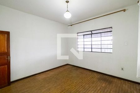 Casa à venda com 238m², 6 quartos e 5 vagas Casa à venda com 238m², 6 quartos e 5 vagasQuarto 1