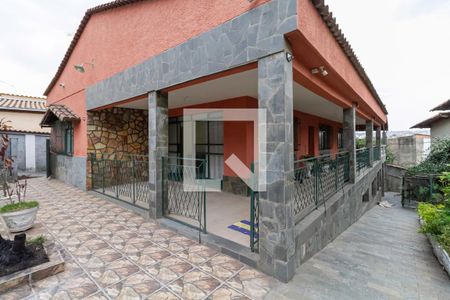 Casa à venda com 238m², 6 quartos e 5 vagas Casa à venda com 238m², 6 quartos e 5 vagasFachada