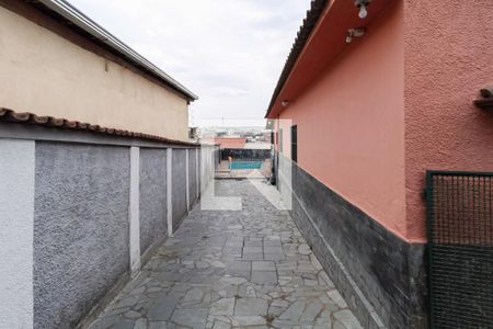 Casa à venda com 238m², 6 quartos e 5 vagas Casa à venda com 238m², 6 quartos e 5 vagasGaragem