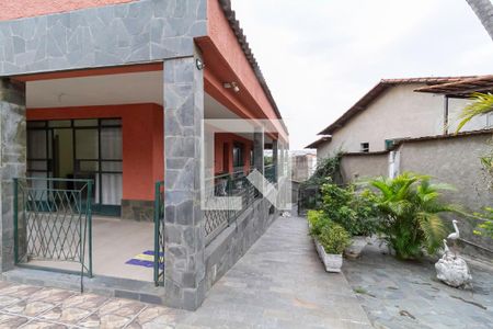 Casa à venda com 238m², 6 quartos e 5 vagas Casa à venda com 238m², 6 quartos e 5 vagasFachada