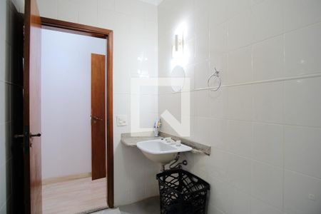 Casa para alugar com 238m², 4 quartos e 4 vagasBanheiro Social