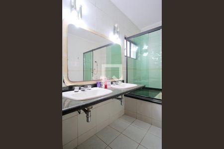 Casa para alugar com 238m², 4 quartos e 4 vagasBanheiro da Suíte 1