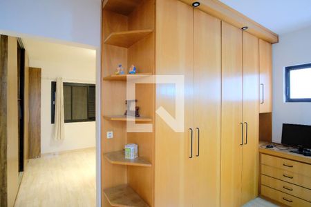 Casa para alugar com 238m², 4 quartos e 4 vagasSuíte