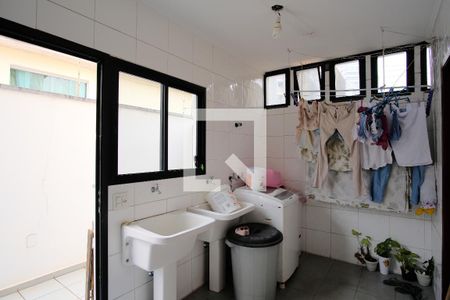 Casa para alugar com 238m², 4 quartos e 4 vagasÁrea de Serviço