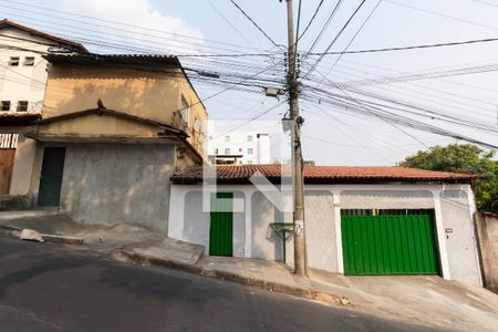 Casa à venda com 360m², 3 quartos e 2 vagasFachada