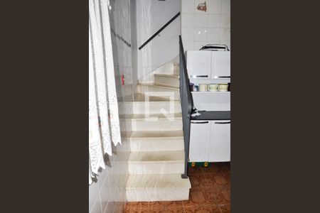 Casa à venda com 150m², 3 quartos e 2 vagas Casa à venda com 150m², 3 quartos e 2 vagasCasa 01 - Escada Quarto