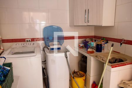 Casa à venda com 217m², 3 quartos e 2 vagas Casa à venda com 217m², 3 quartos e 2 vagasLavanderia