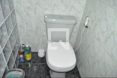 Casa de condomínio à venda com 180m², 4 quartos e 1 vagaBanheiro