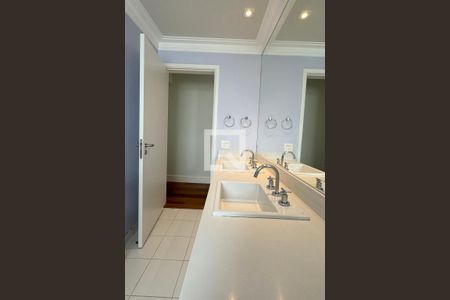 Apartamento à venda com 196m², 4 quartos e 3 vagasBanheiro da Suíte 1