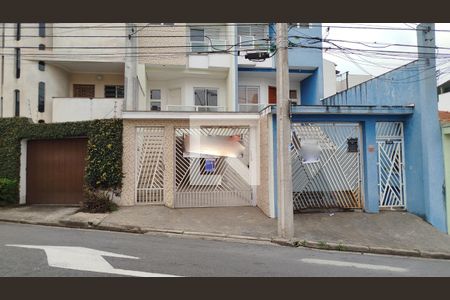 Casa à venda com 194m², 3 quartos e 4 vagas Casa à venda com 194m², 3 quartos e 4 vagasFachada