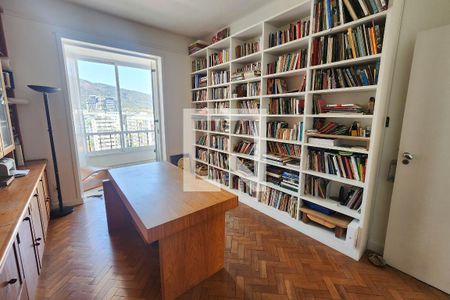 Apartamento à venda com 219m², 4 quartos e 1 vagaQuarto 1