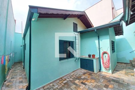 Casa à venda com 141m², 2 quartos e 4 vagas Casa à venda com 141m², 2 quartos e 4 vagasQuintal