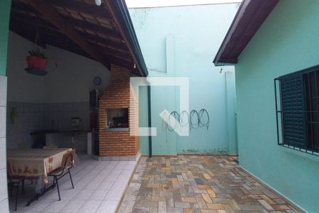 Casa à venda com 141m², 2 quartos e 4 vagas Casa à venda com 141m², 2 quartos e 4 vagasQuintal