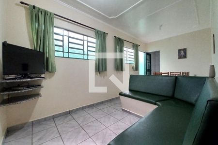 Casa à venda com 141m², 2 quartos e 4 vagas Casa à venda com 141m², 2 quartos e 4 vagasSala de TV
