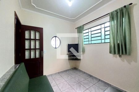 Casa à venda com 141m², 2 quartos e 4 vagas Casa à venda com 141m², 2 quartos e 4 vagasSala de TV