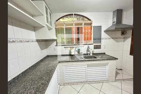 Cozinha de casa de condomínio para alugar com 3 quartos, 239m² em Vila Valqueire, Rio de Janeiro