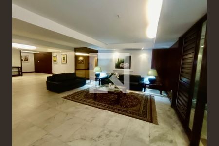 Apartamento à venda com 210m², 3 quartos e 3 vagasPortaria