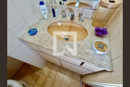 Apartamento à venda com 210m², 3 quartos e 3 vagasBanheiro social