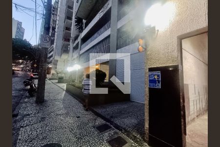 Apartamento à venda com 210m², 3 quartos e 3 vagasFachada com cartaz QA