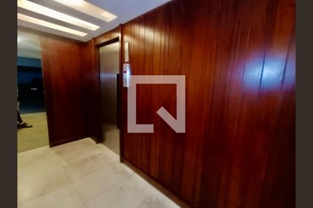 Apartamento à venda com 210m², 3 quartos e 3 vagasPortaria