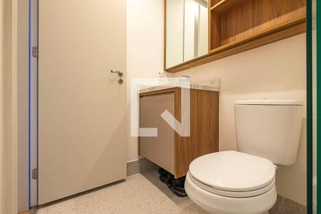 Banheiro de kitnet/studio para alugar com 1 quarto, 27m² em Sumarezinho, São Paulo